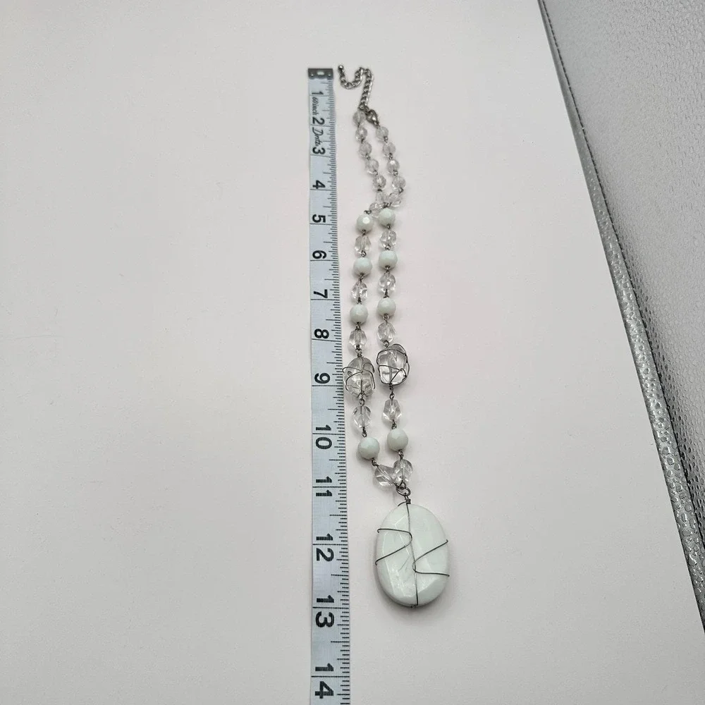 Vintage Silver Tone Wire Wrapped Pendant Necklace Clear Crystal White‎ Bead Boho